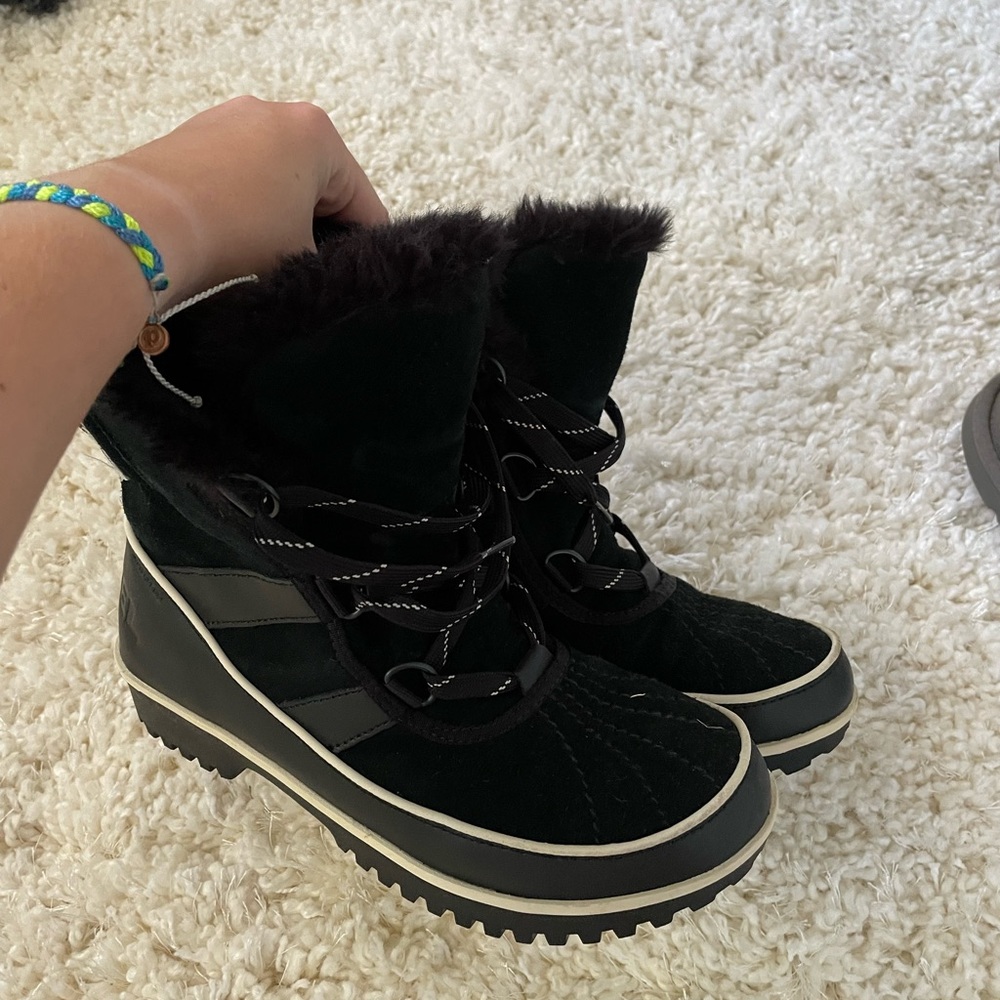 sorel size 8 snowboots!!